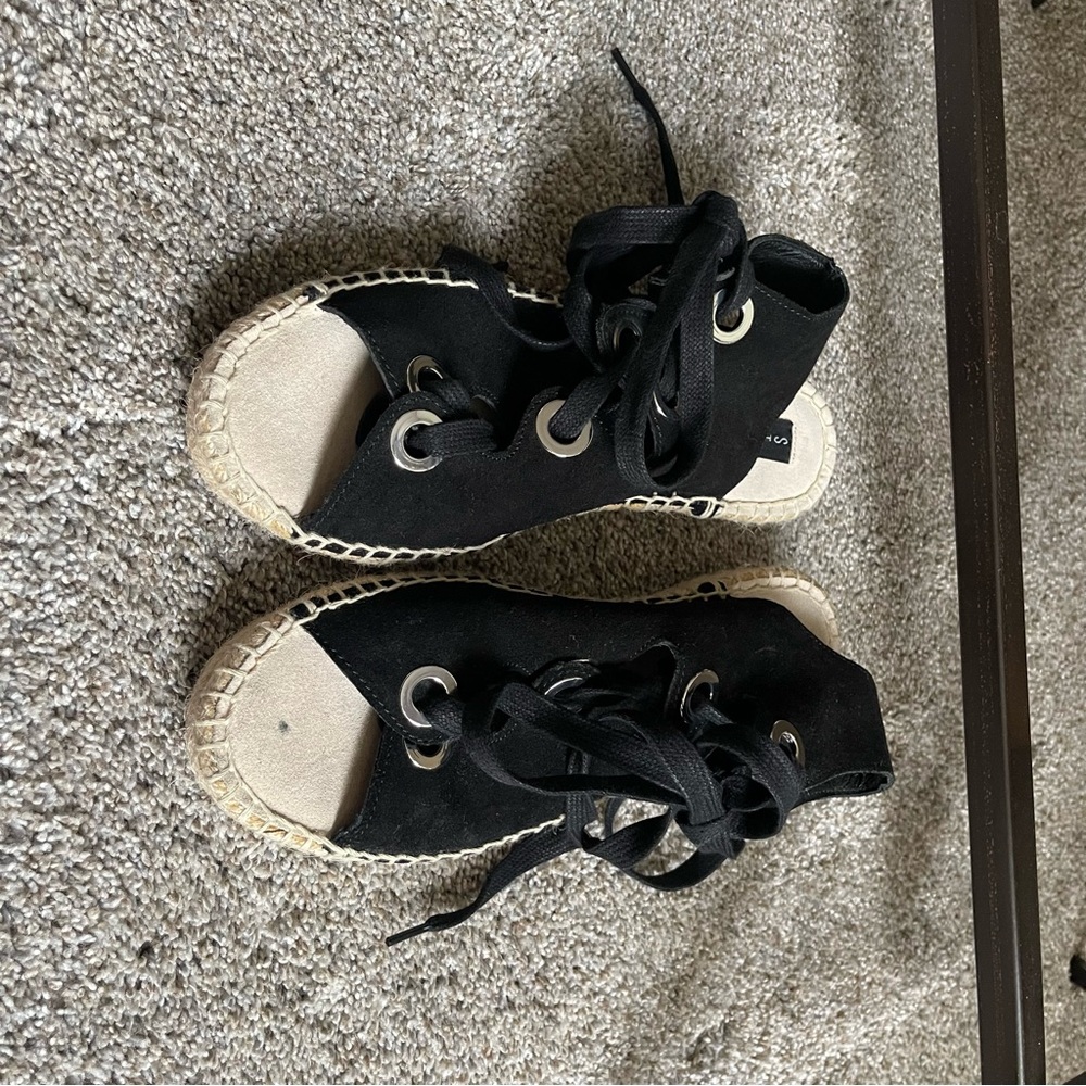 Steve Madden Gladiator Shoes, 7.5 - Picture 4 of 12